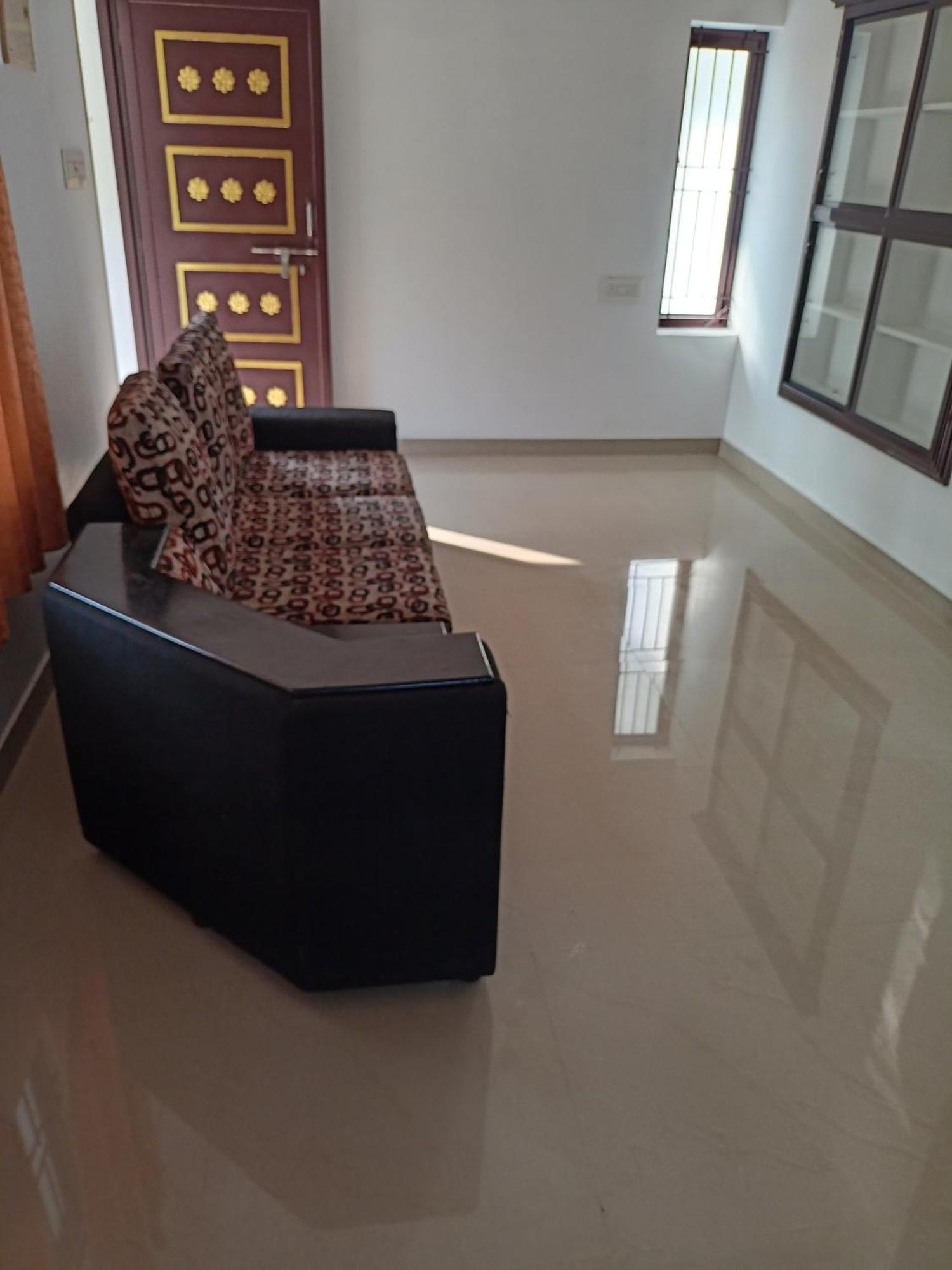 Space Villa Homestay Irimbranallur Bagian luar foto
