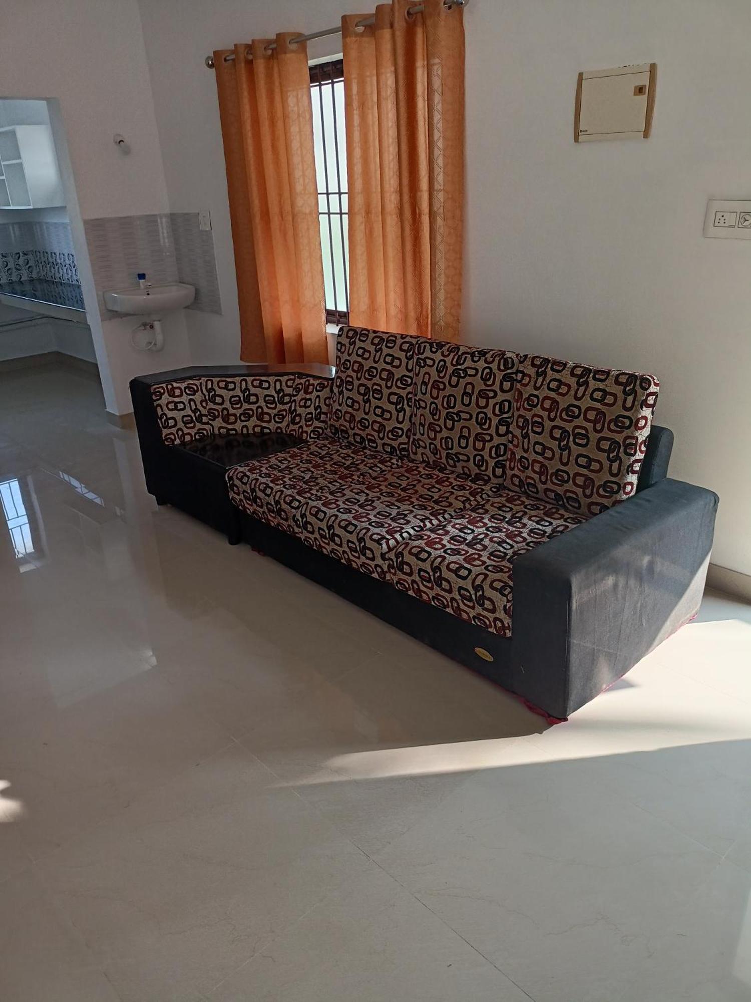 Space Villa Homestay Irimbranallur Bagian luar foto