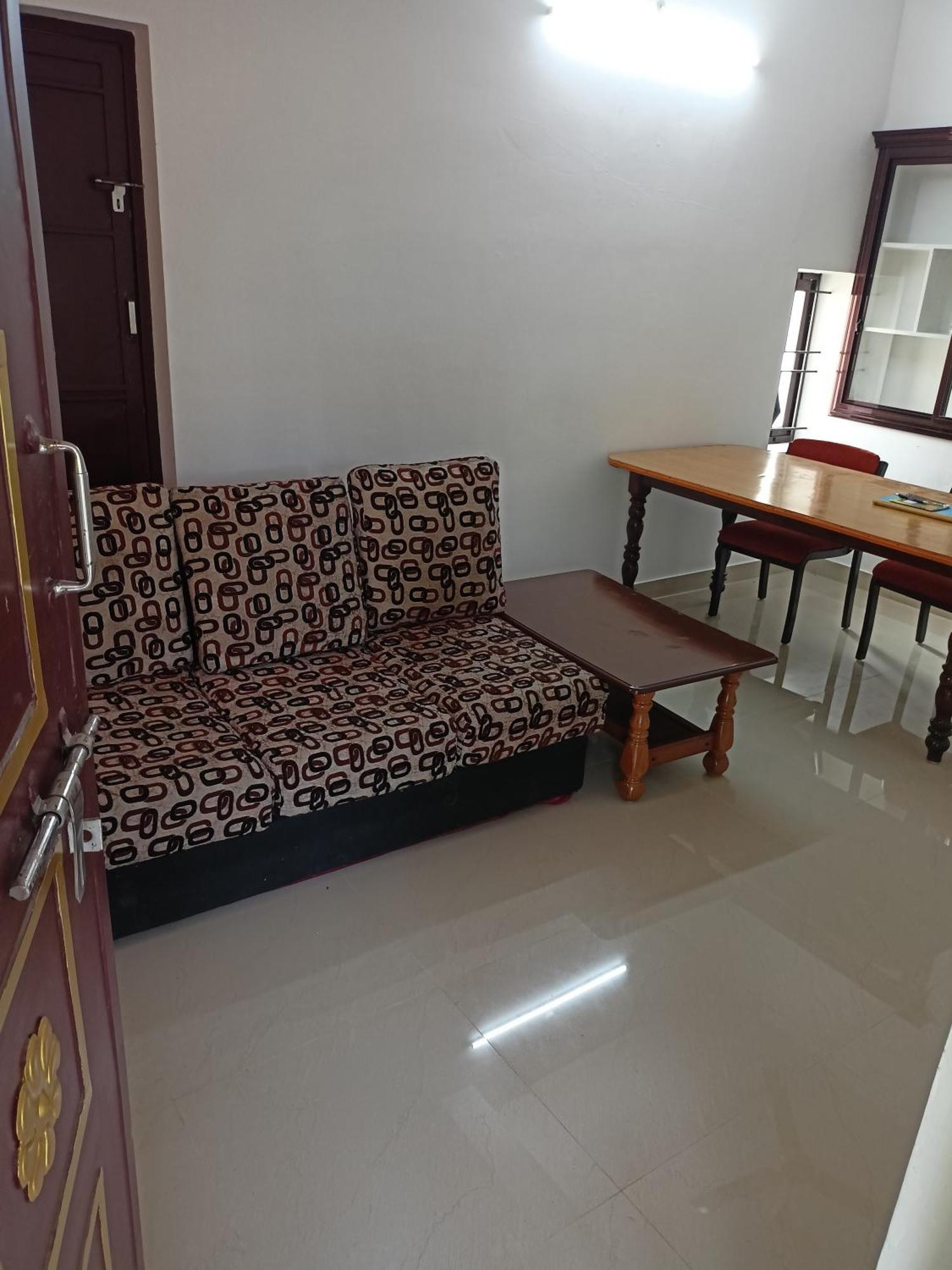 Space Villa Homestay Irimbranallur Bagian luar foto
